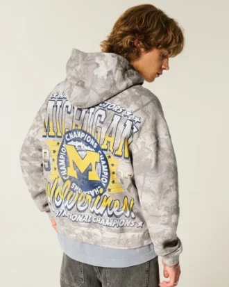 Hanorac cu glugă Boxy University of Michigan Wolverines Graphic Camo