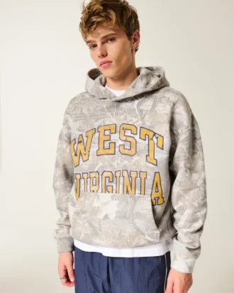 Hanorac cu glugă și imprimeu camuflaj Boxy West Virginia University Mountaineers Hanorac cu glugă și imprimeu camuflaj Boxy West Virginia University Mountaineers
