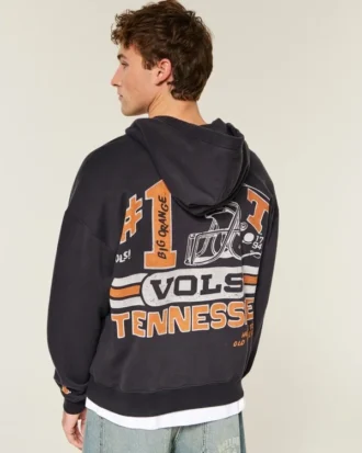 Hanorac cu glugă și imprimeu grafic Boxy Zip-Up University of Tennessee Volunteers Hanorac cu glugă și imprimeu grafic Boxy Zip-Up University of Tennessee Volunteers