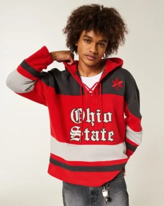 Hanorac cu glugă și imprimeu grafic Buckeyes al Universității de Stat din Ohio Hanorac cu glugă și imprimeu grafic Buckeyes al Universității de Stat din Ohio