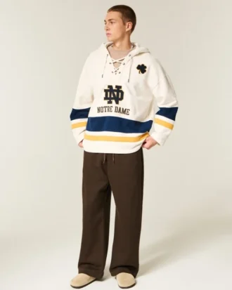 Hanorac cu glugă și imprimeu grafic Fighting Irish al Universității Notre Dame Hanorac cu glugă și imprimeu grafic Fighting Irish al Universității Notre Dame