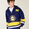 Hanorac cu glugă și imprimeu grafic Wolverines de la Universitatea din Michigan Hanorac cu glugă și imprimeu grafic Wolverines de la Universitatea din Michigan