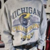 Hanorac cu grafică Wolverines de la Universitatea din Michigan Hanorac cu grafică Wolverines de la Universitatea din Michigan