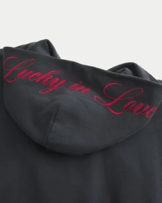 Hanorac oversized cu glugă și fermoar, cu imprimeu grafic „Lucky in Love”