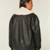 Jacheta bomber din piele artificială cu guler Sherpa Jacheta bomber din piele artificială cu guler Sherpa