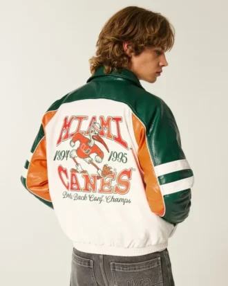 Jacheta din piele sintetică cu grafică University of Miami Hurricanes Jacheta din piele sintetică cu grafică University of Miami Hurricanes