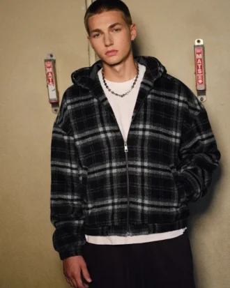 Jacheta skater cu glugă din flanelă în carouri Jacheta skater cu glugă din flanelă în carouri
