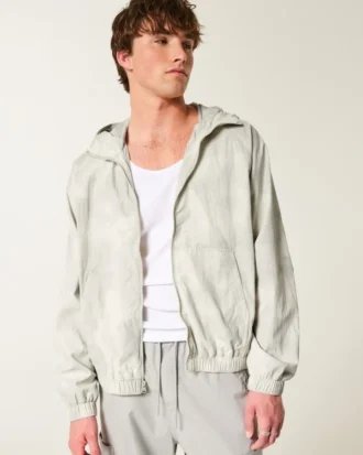 Jacheta windbreaker cu fermoar și imprimeu camuflaj