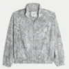 Jacheta windbreaker cu fermoar și imprimeu camuflaj Jacheta windbreaker cu fermoar și imprimeu camuflaj