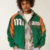 Jacheta windbreaker cu imprimeu grafic University of Miami Hurricanes Jacheta windbreaker cu imprimeu grafic University of Miami Hurricanes