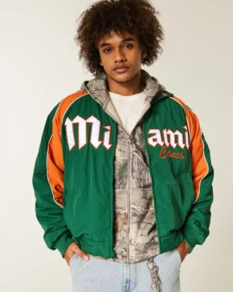 Jacheta windbreaker cu imprimeu grafic University of Miami Hurricanes Jacheta windbreaker cu imprimeu grafic University of Miami Hurricanes