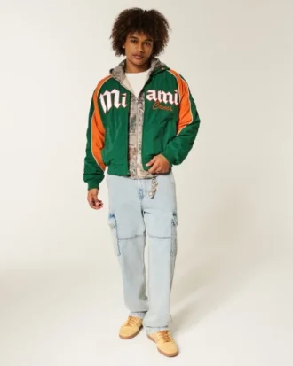 Jacheta windbreaker cu imprimeu grafic University of Miami Hurricanes Jacheta windbreaker cu imprimeu grafic University of Miami Hurricanes