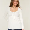 Lansare Holiday Vault Top babydoll din tricot cu satin și legătură în față Lansare Holiday Vault Top babydoll din tricot cu satin și legătură în față