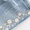 Mini pantaloni scurți din denim brodați, cu talie ultra joasă Mini pantaloni scurți din denim brodați, cu talie ultra joasă