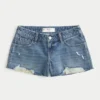 Mini pantaloni scurți din denim cu talie joasă, spălați mediu, cu aspect uzat Mini pantaloni scurți din denim cu talie joasă, spălați mediu, cu aspect uzat