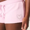 Mini pantaloni scurți din fleece cu imprimeu inimă Mini pantaloni scurți din fleece cu imprimeu inimă