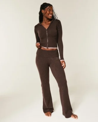 Pantaloni bootcut cu pliu din tricot Gilly Hicks Pantaloni bootcut cu pliu din tricot Gilly Hicks