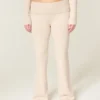Pantaloni bootcut cu pliu din tricot Gilly Hicks Pantaloni bootcut cu pliu din tricot Gilly Hicks