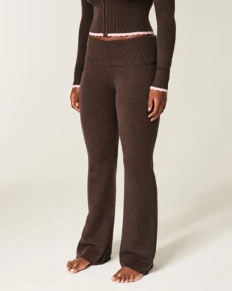Pantaloni bootcut cu pliu din tricot Gilly Hicks Pantaloni bootcut cu pliu din tricot Gilly Hicks