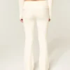 Pantaloni bootcut cu pliu din tricot Gilly Hicks Pantaloni bootcut cu pliu din tricot Gilly Hicks