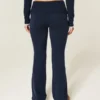 Pantaloni bootcut cu pliu din tricot Gilly Hicks Pantaloni bootcut cu pliu din tricot Gilly Hicks