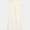 Pantaloni bootcut cu pliu din tricot Gilly Hicks Pantaloni bootcut cu pliu din tricot Gilly Hicks