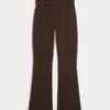 Pantaloni bootcut cu pliu din tricot Gilly Hicks Pantaloni bootcut cu pliu din tricot Gilly Hicks