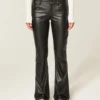 Pantaloni bootcut din piele sintetică cu talie joasă