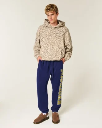 Pantaloni de jogging largi din fleece cu imprimeu Wolverines de la Universitatea din Michigan Pantaloni de jogging largi din fleece cu imprimeu Wolverines de la Universitatea din Michigan