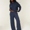 Pantaloni de trening cu buzunar în formă de inimă și croi larg Pantaloni de trening cu buzunar în formă de inimă și croi larg