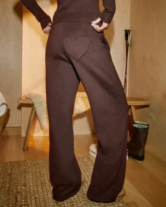 Pantaloni de trening cu buzunar în formă de inimă și croi larg Pantaloni de trening cu buzunar în formă de inimă și croi larg