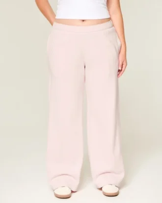 Pantaloni de trening cu buzunar în formă de inimă și croi larg