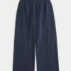Pantaloni de trening cu buzunar în formă de inimă și croi larg Pantaloni de trening cu buzunar în formă de inimă și croi larg