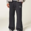 Pantaloni de trening cu croi bootcut și grafică Forest Hills Athletics Pantaloni de trening cu croi bootcut și grafică Forest Hills Athletics