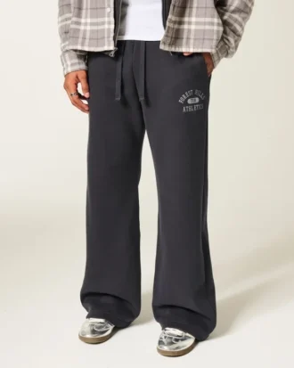 Pantaloni de trening cu croi bootcut și grafică Forest Hills Athletics