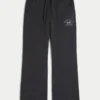 Pantaloni de trening cu croi bootcut și grafică Forest Hills Athletics Pantaloni de trening cu croi bootcut și grafică Forest Hills Athletics