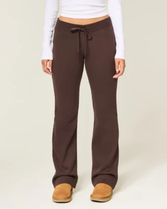 Pantaloni de trening cu croi bootcut și imprimeu grafic 1997