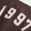 Pantaloni de trening cu croi bootcut și imprimeu grafic 1997 Pantaloni de trening cu croi bootcut și imprimeu grafic 1997