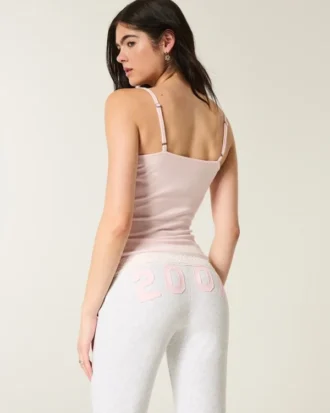 Pantaloni de trening cu croi bootcut și imprimeu grafic 2001