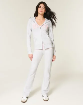 Pantaloni de trening cu croi bootcut și imprimeu grafic 2001