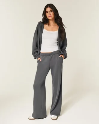 Pantaloni de trening cu croi larg