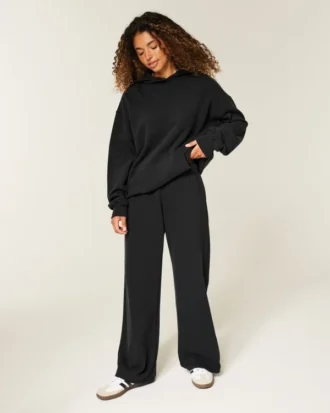 Pantaloni de trening cu croi larg