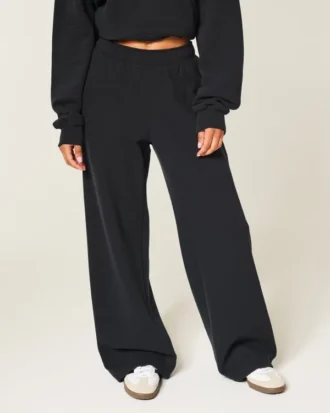 Pantaloni de trening cu croi larg