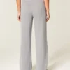 Pantaloni de trening cu croi larg Pantaloni de trening cu croi larg