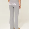 Pantaloni de trening cu logo grafic Pantaloni de trening cu logo grafic