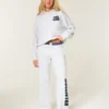 Pantaloni de trening cu picior larg și logo grafic Pantaloni de trening cu picior larg și logo grafic