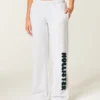 Pantaloni de trening cu picior larg și logo grafic Pantaloni de trening cu picior larg și logo grafic