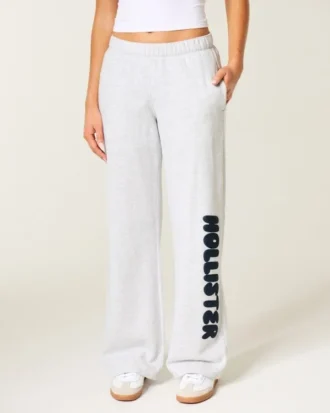 Pantaloni de trening cu picior larg și logo grafic
