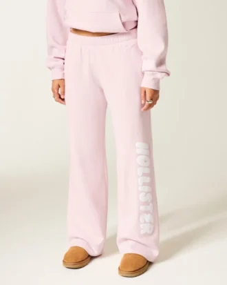 Pantaloni de trening cu picior larg și logo grafic Pantaloni de trening cu picior larg și logo grafic