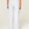 Pantaloni de trening cu picior larg și logo grafic Pantaloni de trening cu picior larg și logo grafic